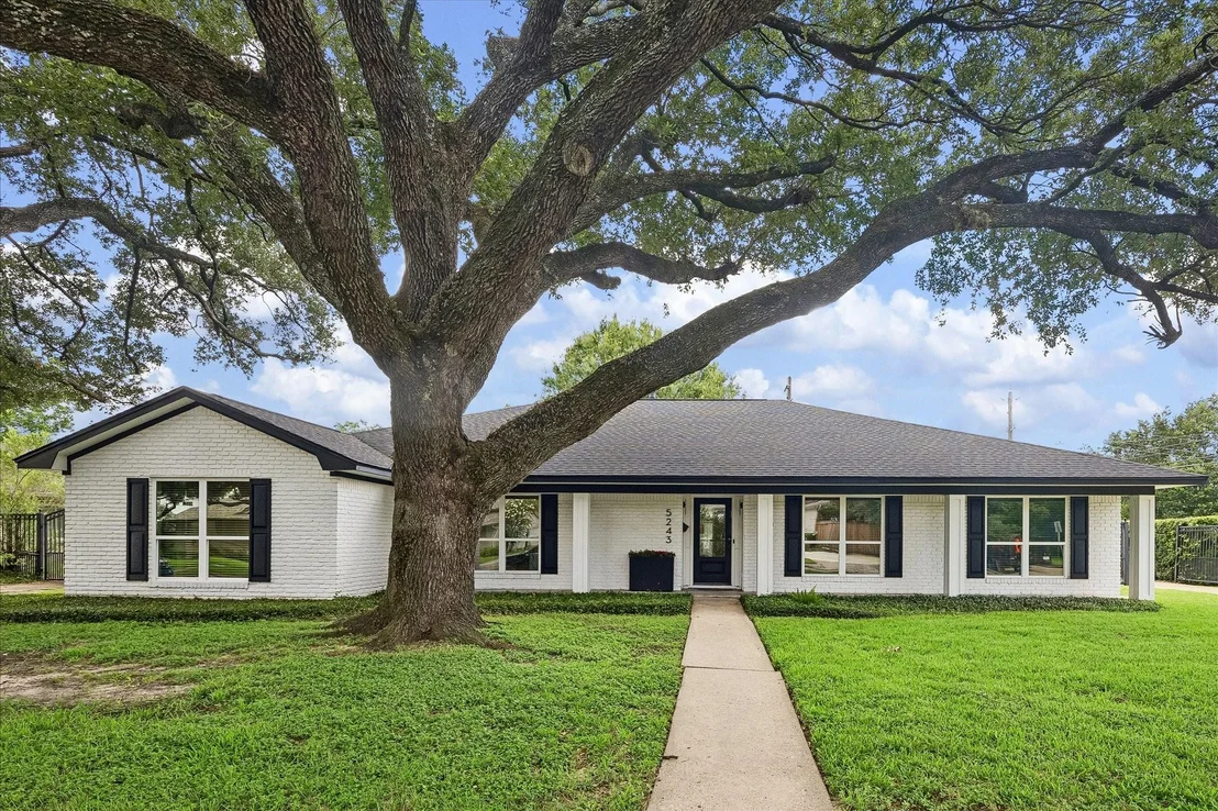 Photo of 5243 Caversham Drive