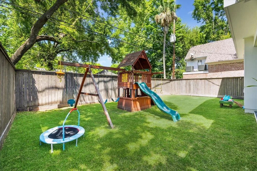 Photo of 3912 Browning Street