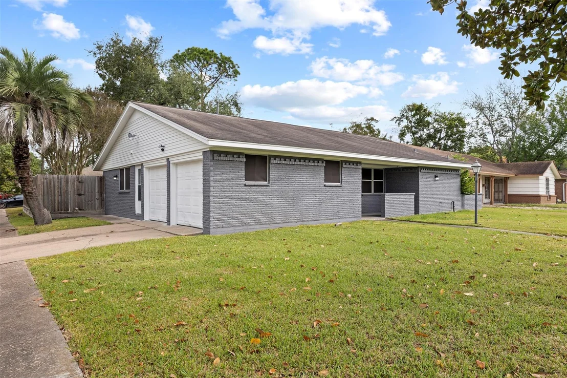 Photo of 539 Edgebrook Drive