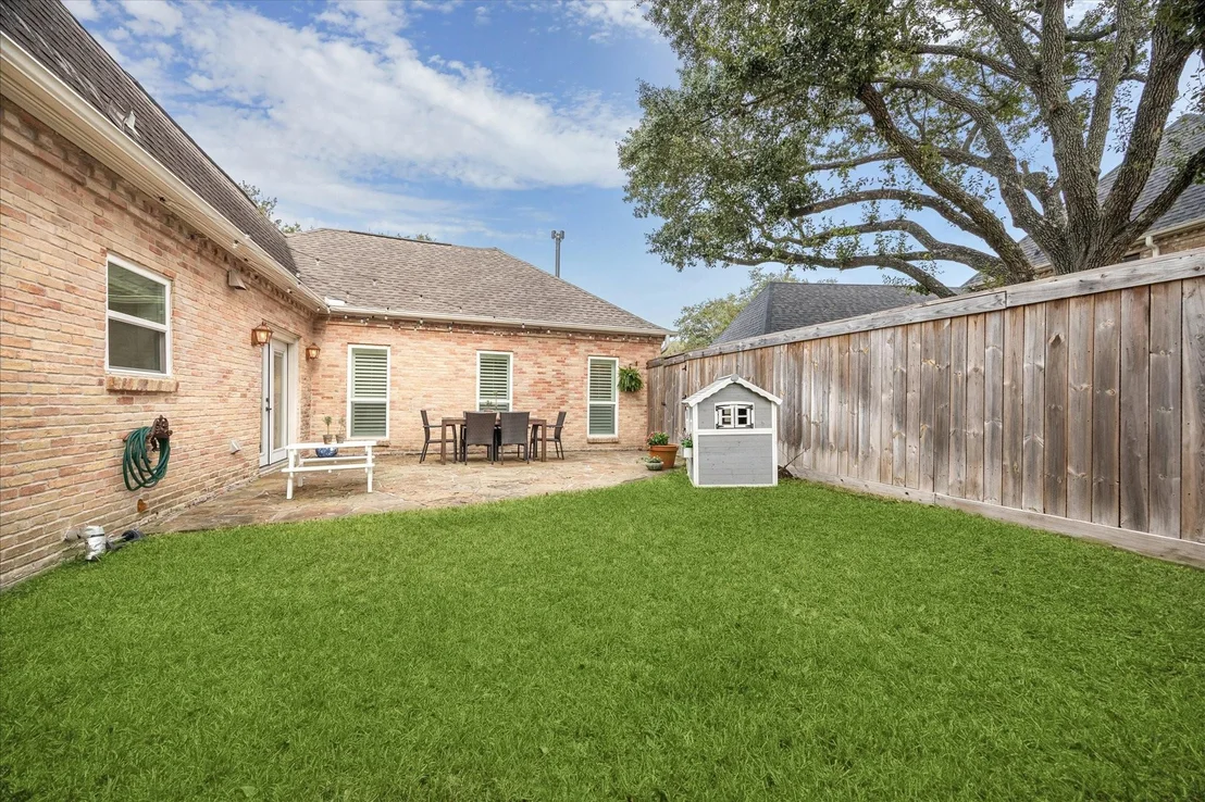 Photo of 810 Silvergate Drive