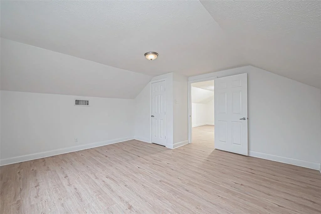 Photo of 9538 Meadowcroft Drive