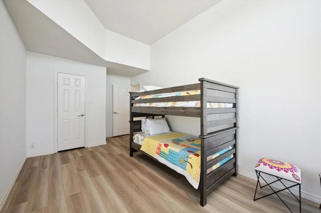 Photo of 210 Easterly