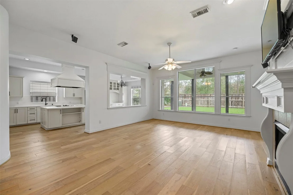 Photo of 98 E Beckonvale Circle