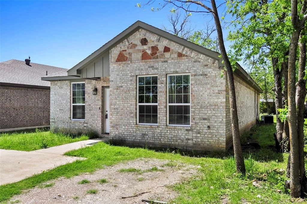 Photo of 431 Sabine Avenue