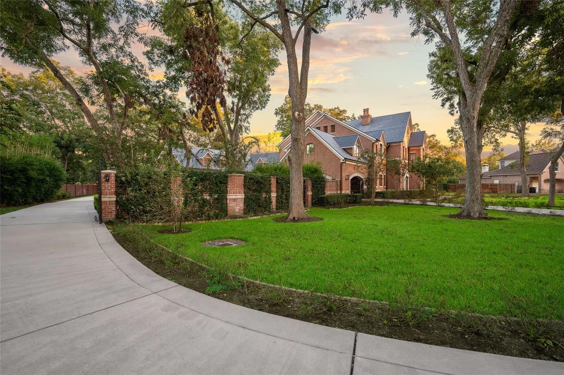 Photo of 1802 Forest Gate Circle