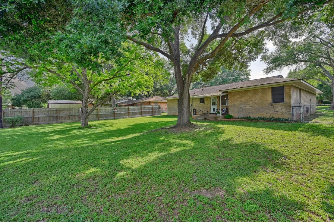 Photo of 204 Meadow Lane