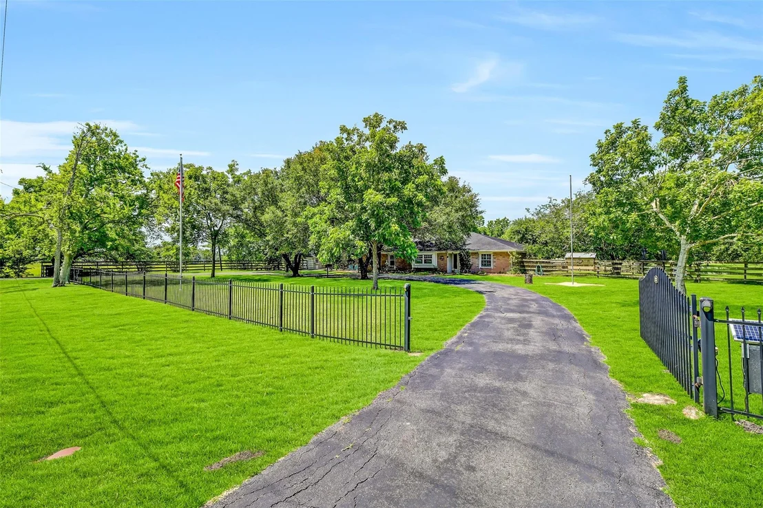 Photo of 13320 County Road 184