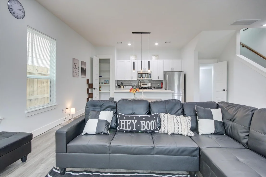Photo of 9305 Tower Street