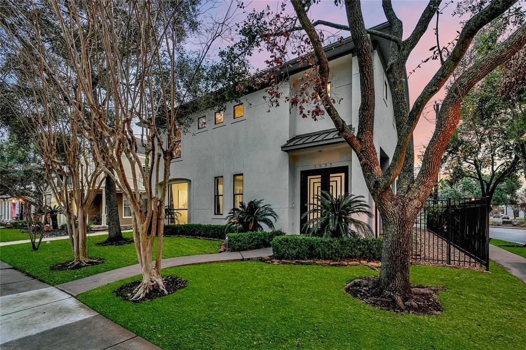 Photo of 3935 Riley Street
