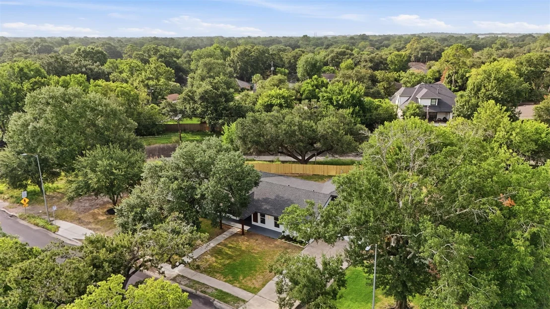 Photo of 4829 Willowbend Boulevard