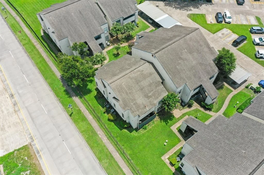 Photo of Unit 1007 at 7313 Gulf Freeway