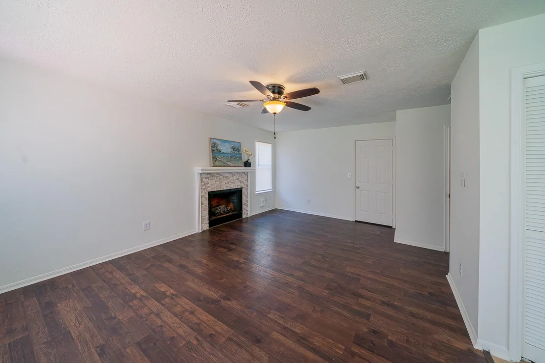 Photo of 19727 Glenfinch Lane