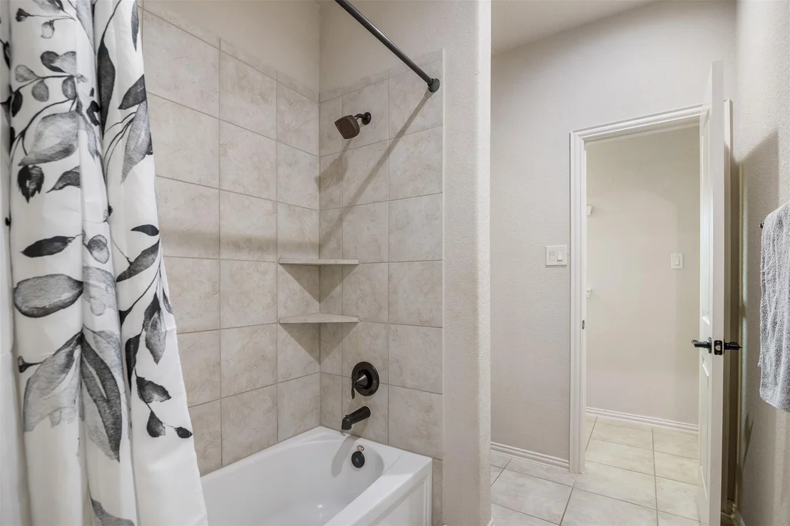 Photo of 7103 Avalon Bluff Drive