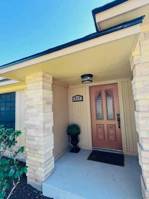Photo of 317 Raintree Lane
