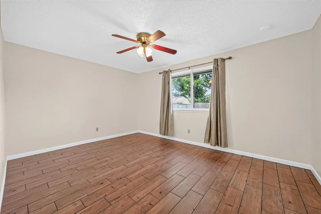 Photo of 17531 Crestline Road