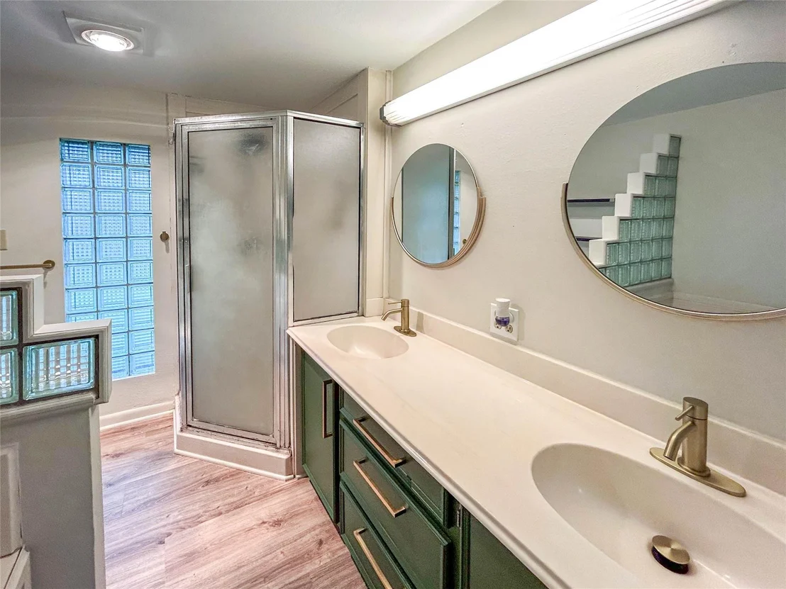 Photo of 530 Circle Way