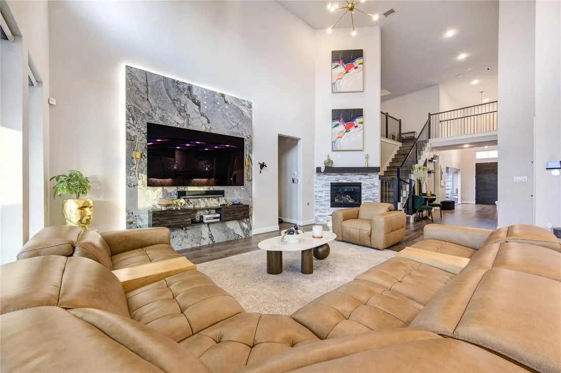 Photo of 1815 Longcroft Lane