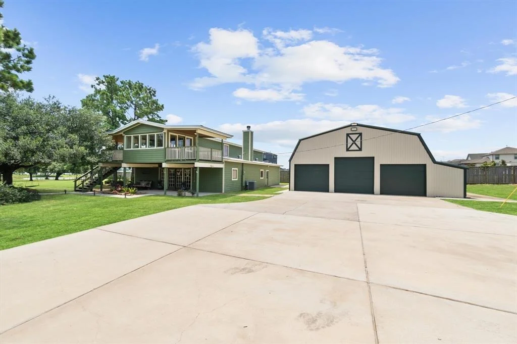 Photo of 11008 Hillside Drive