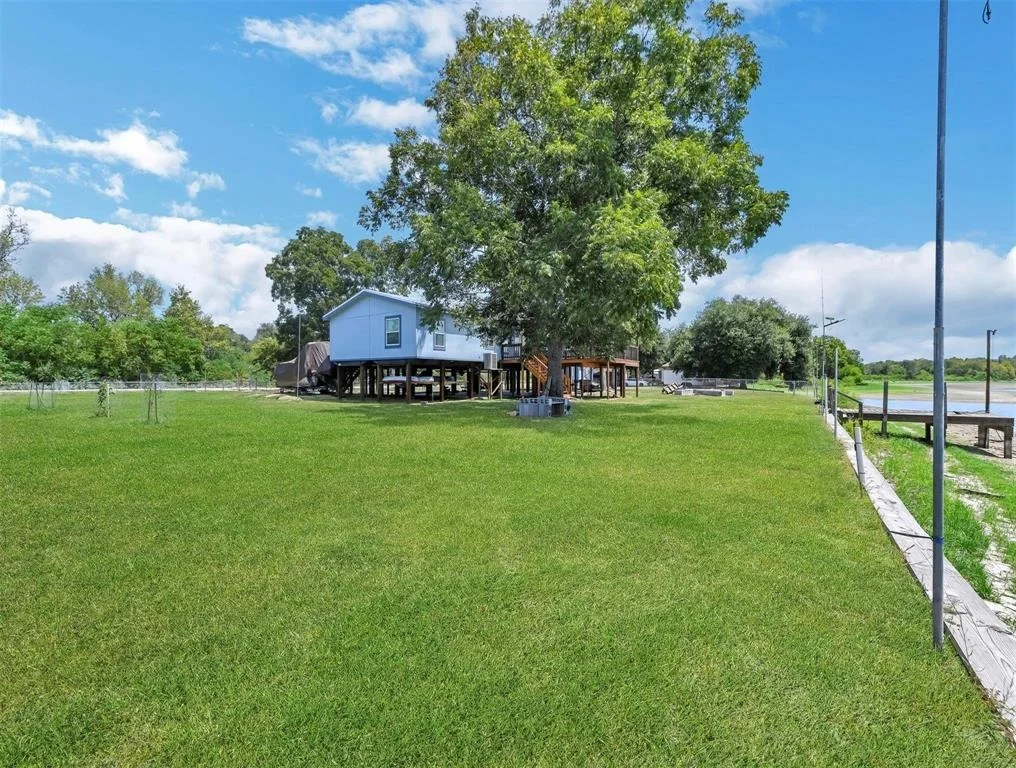 Photo of 336 River Oaks Drive