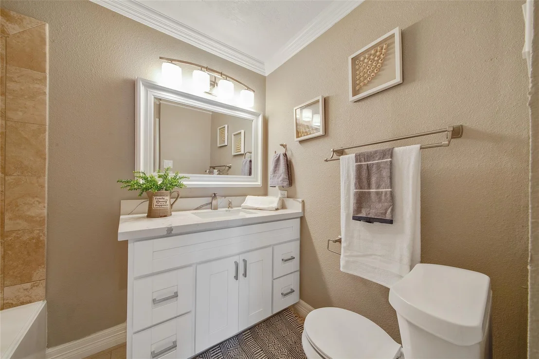 Photo of 5026 Saxon Drive