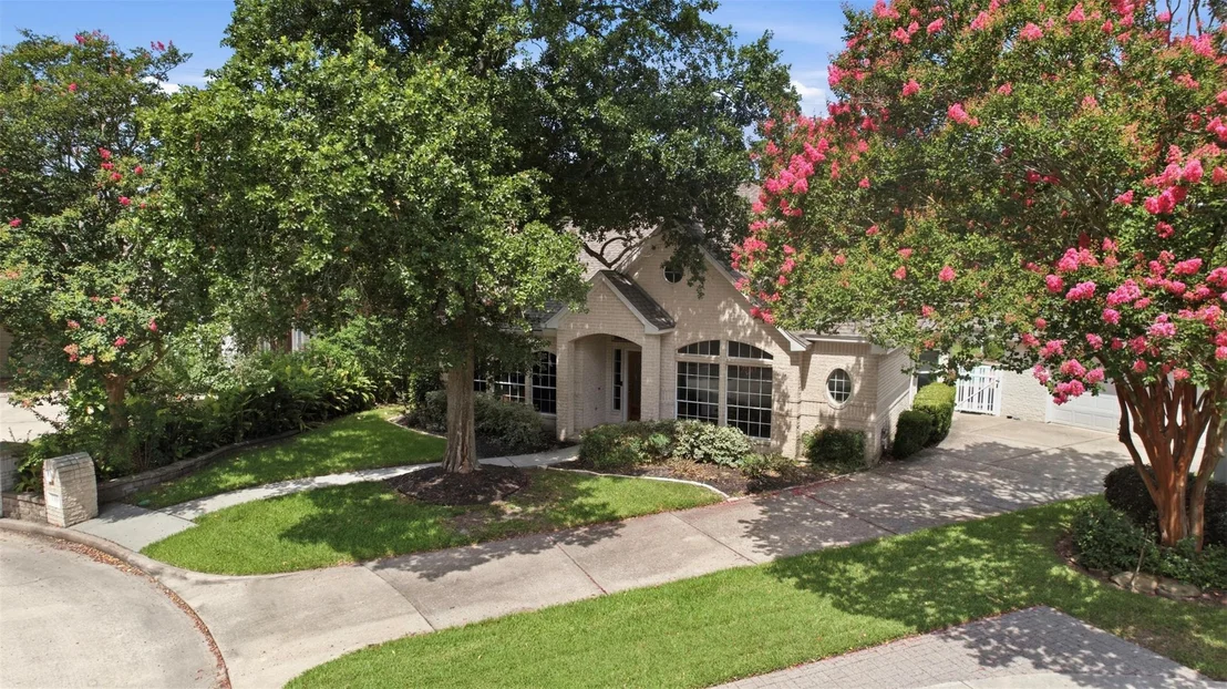 Photo of 7114 Centre Oaks Drive