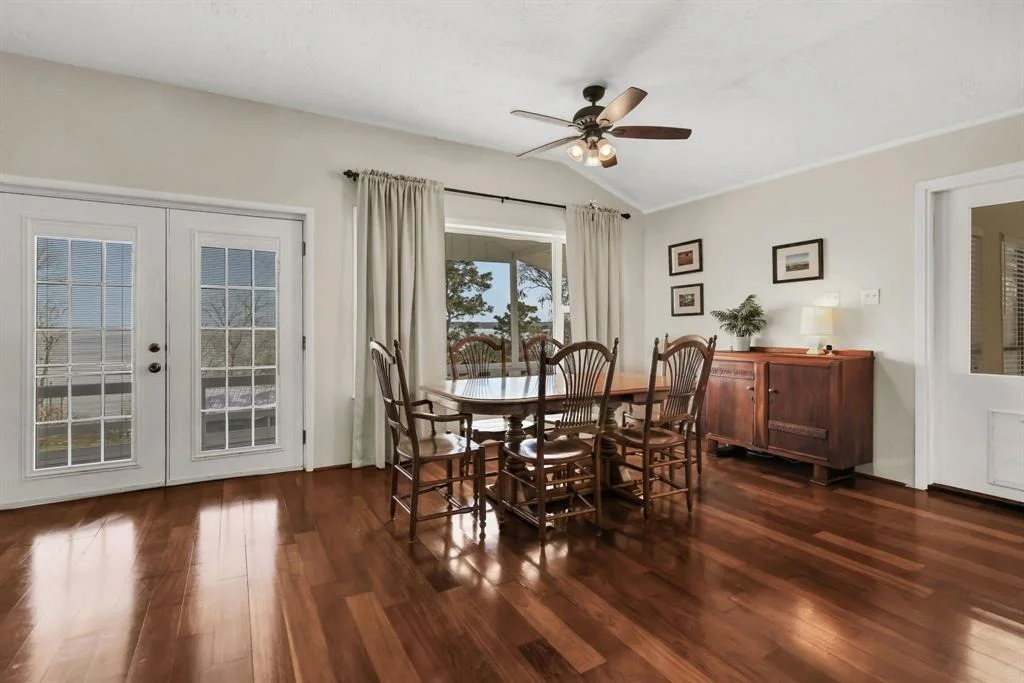 Photo of 255 Edgewater Way