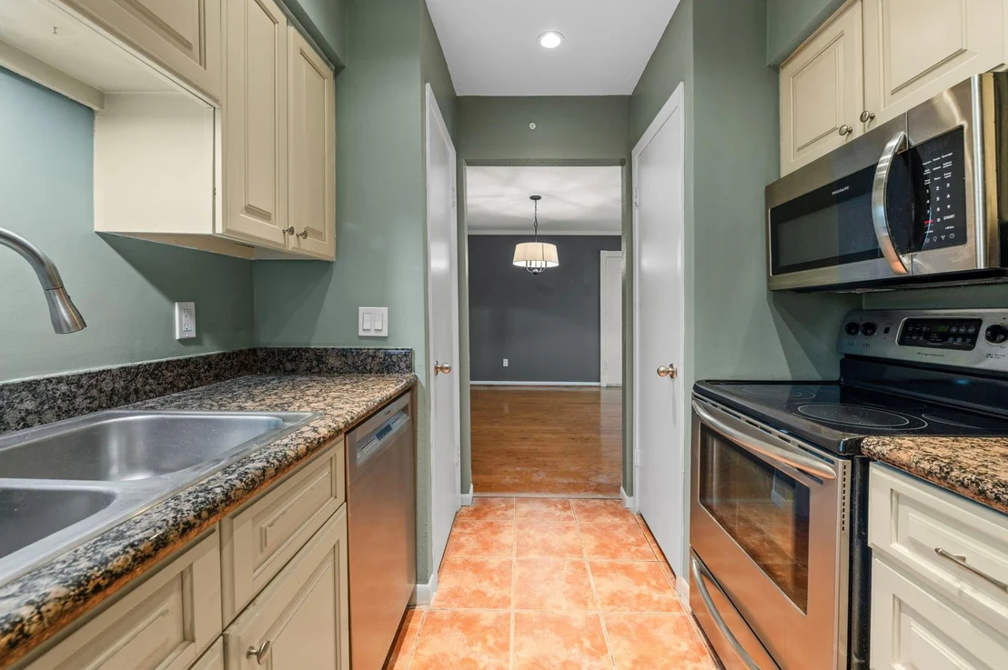 Photo of Unit 18 at 7575 Katy Freeway