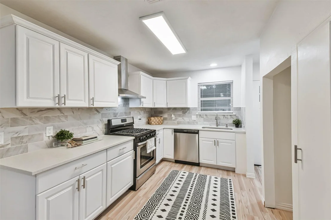 Photo of 105 E Wavy Oak Circle