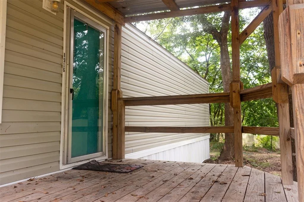 Photo of 8916 Lakeside Drive