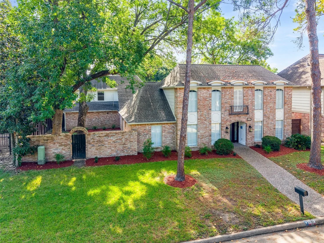 Photo of 903 Crossroads Drive