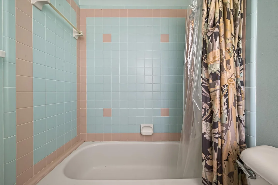 Photo of 5437 Loch Lomond Drive