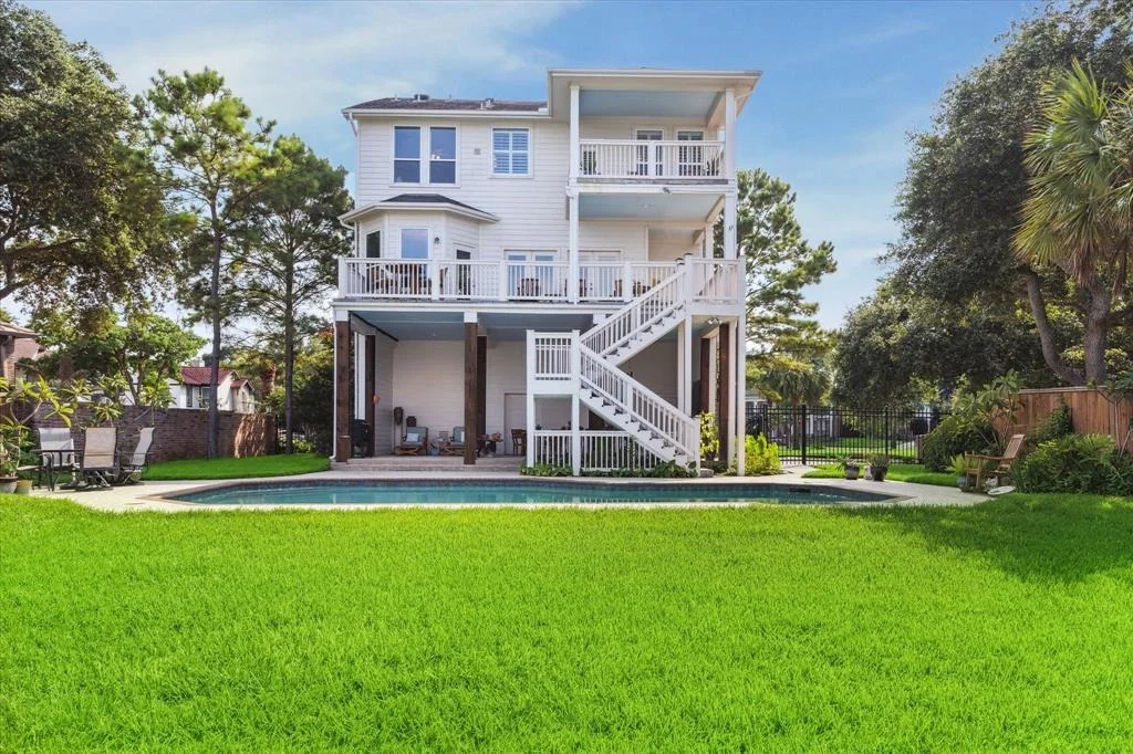 Photo of 18607 Upper Bay Road Road