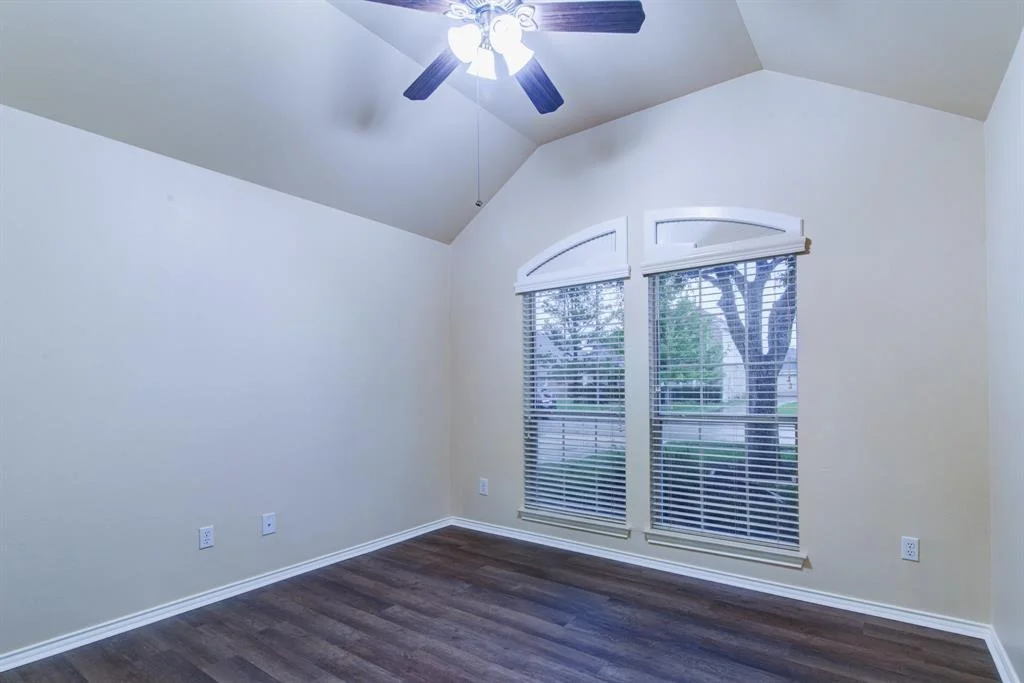 Photo of 421 Laddingford Lane