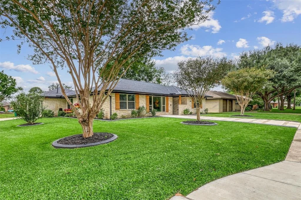 Photo of 2214 Lazybrook Drive