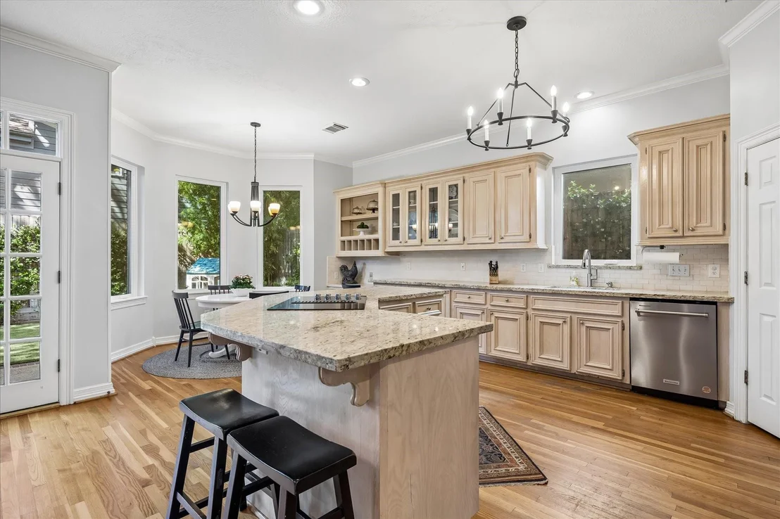 Photo of 4256 Sunset Boulevard