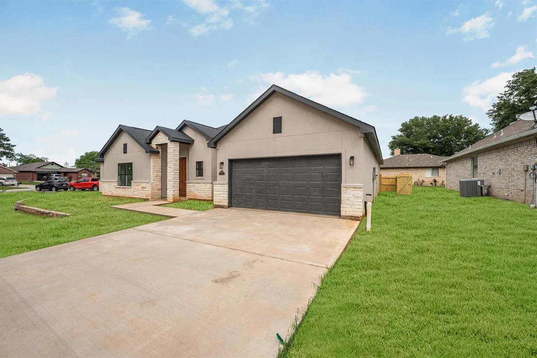 Photo of 10510 Twin Circles Dr
