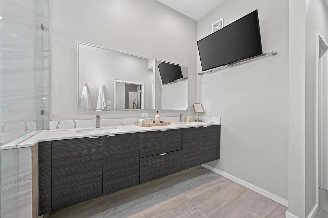 Photo of 607 Memorial Heights Drive