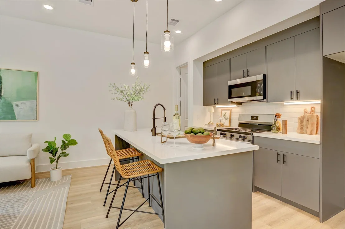 Photo of 9604 Burden Street