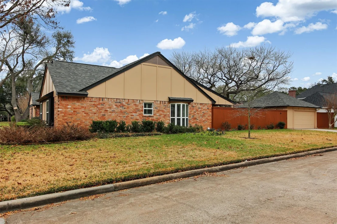Photo of 1123 Oxborough Drive