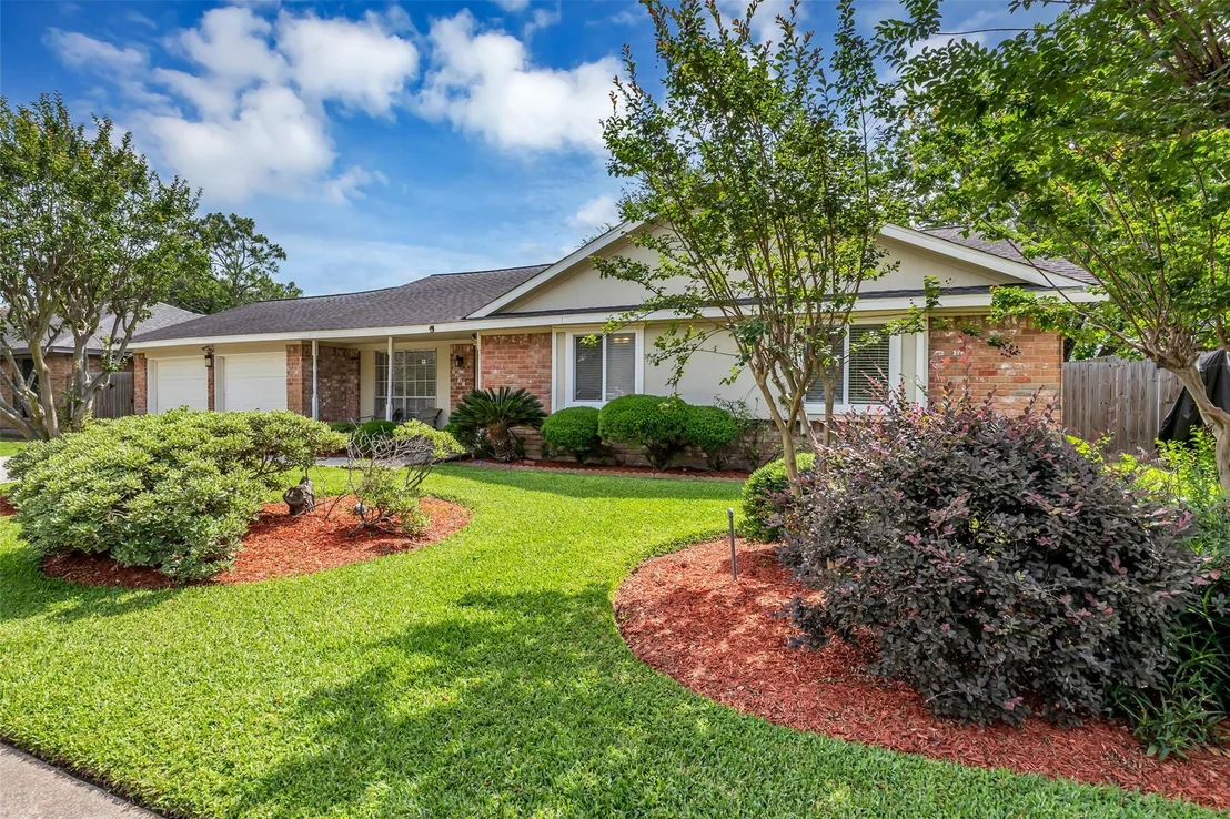 Photo of 2421 Maxwell Lane