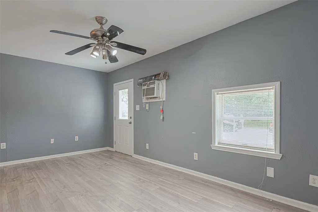 Photo of 17210 Glenoaks Drive