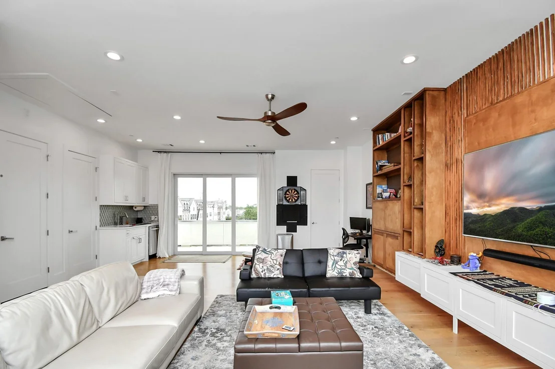 Photo of 2303 Yupon Street