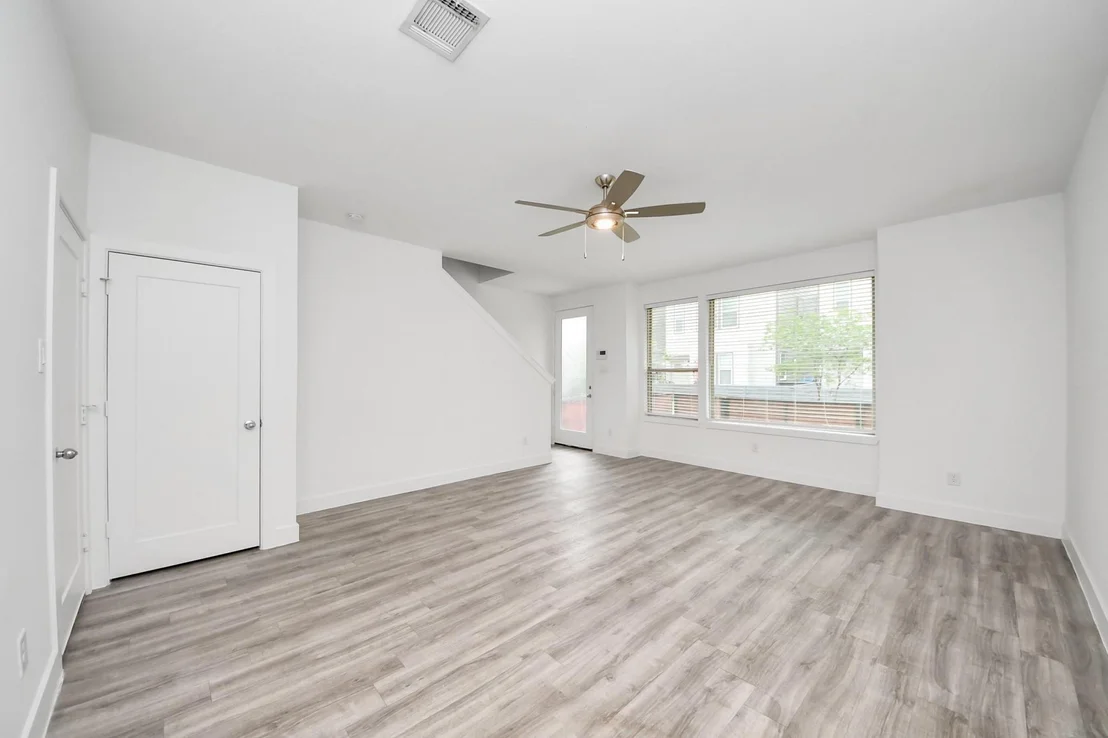 Photo of 18527 Centro Row