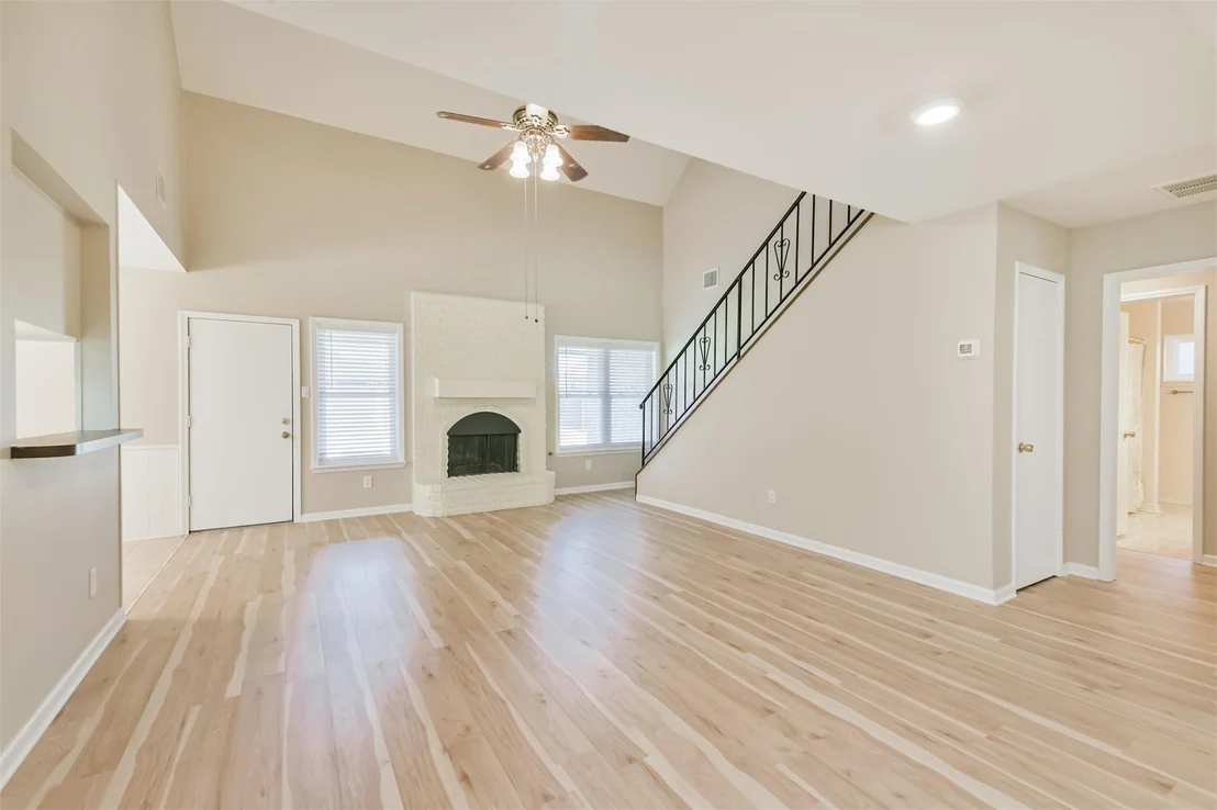 Photo of 9314 Roos Road