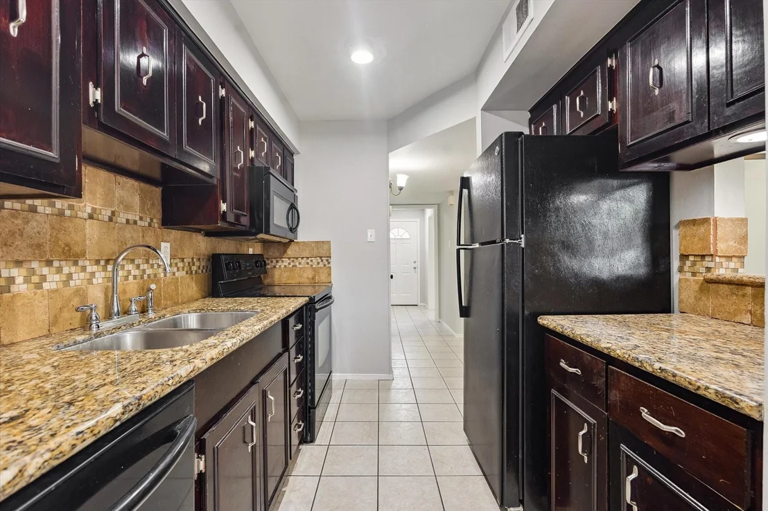 Photo of Unit 607 at 9303 Hammerly Boulevard