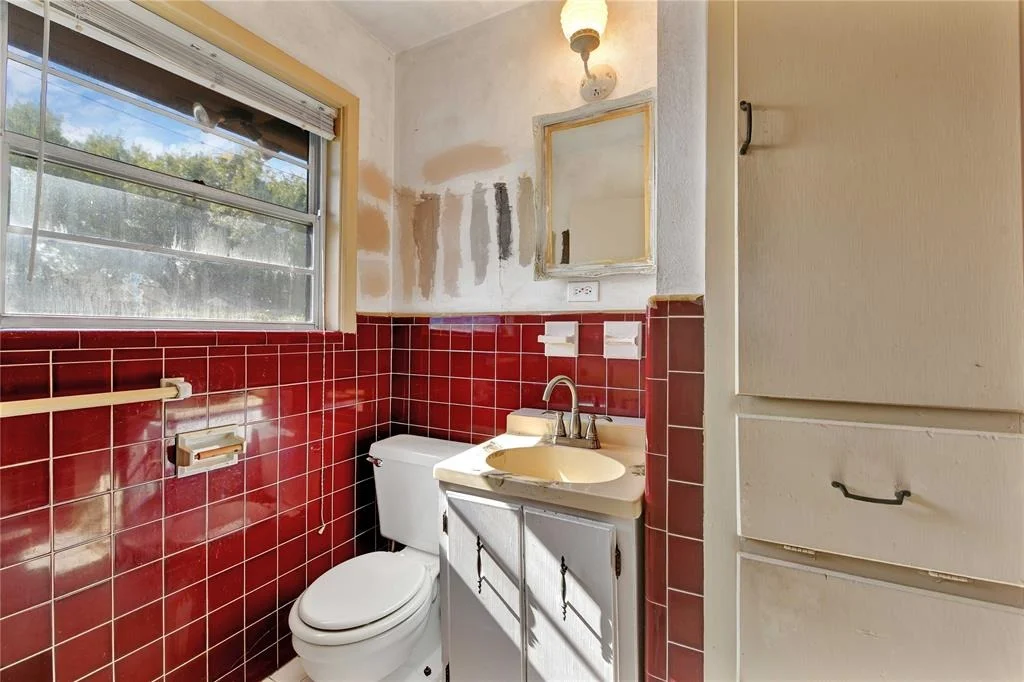 Photo of 2212 Helen Street