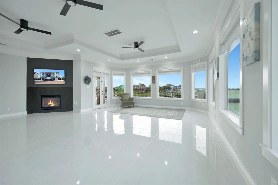 Photo of 2240 Marina Way