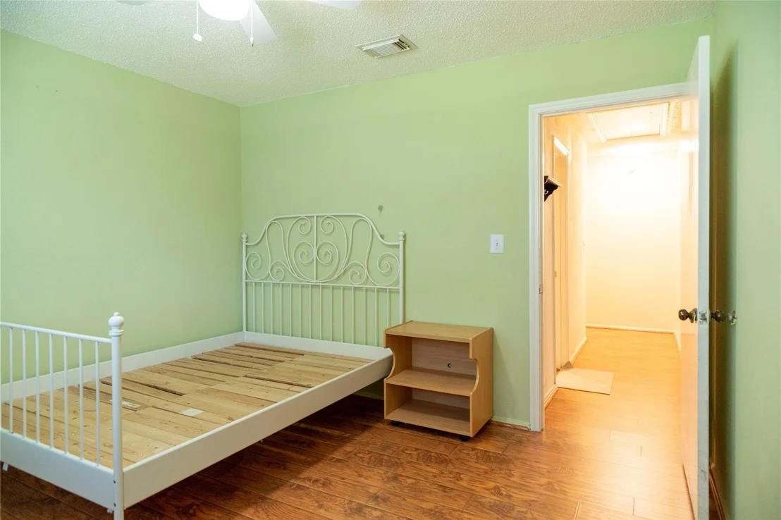 Photo of 8923 Hendon Lane