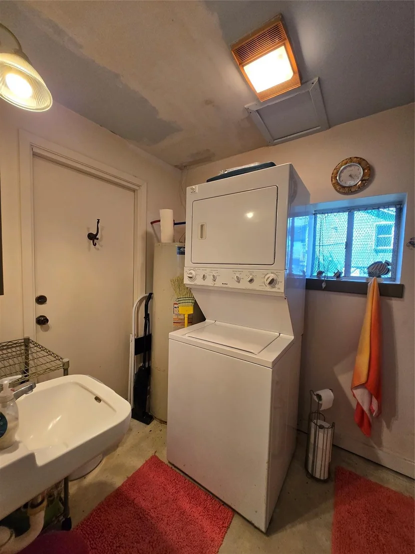 Photo of 2182 W Bayshore Drive