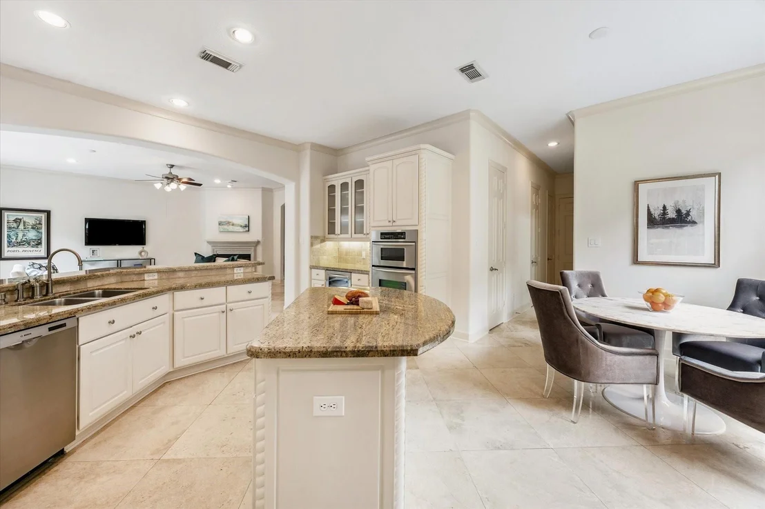 Photo of 2520 Westgate